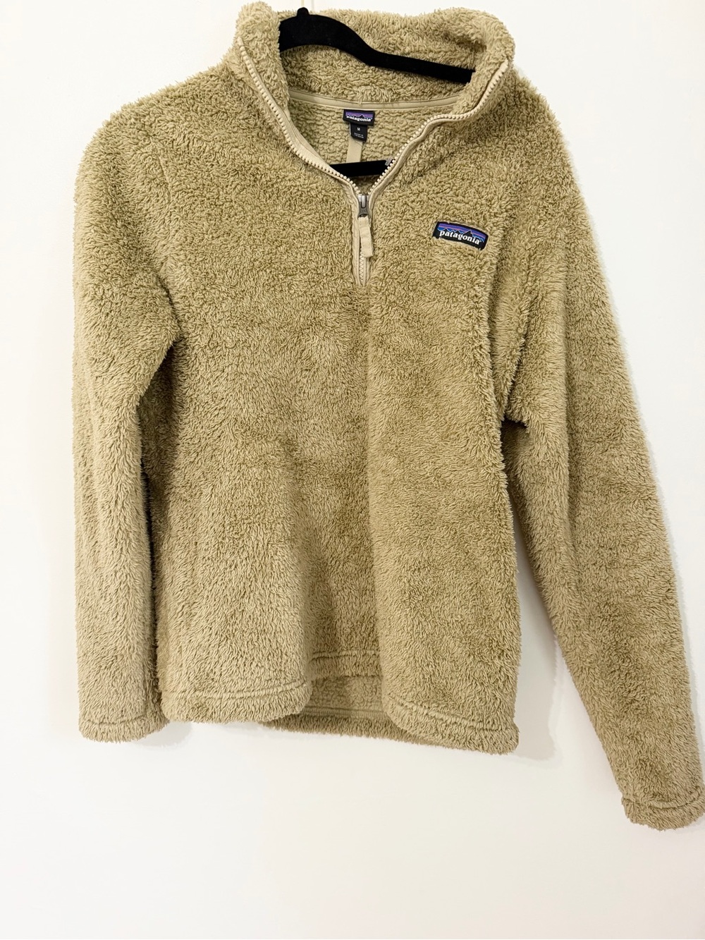 Patagonia size medium fleece tan outdoors hiking sweater pullover